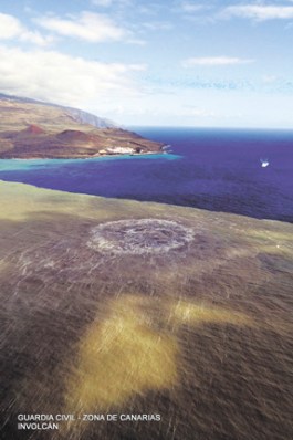 Während der Eruption Ende 2011 stiegen Unmengen von Gasen auf.